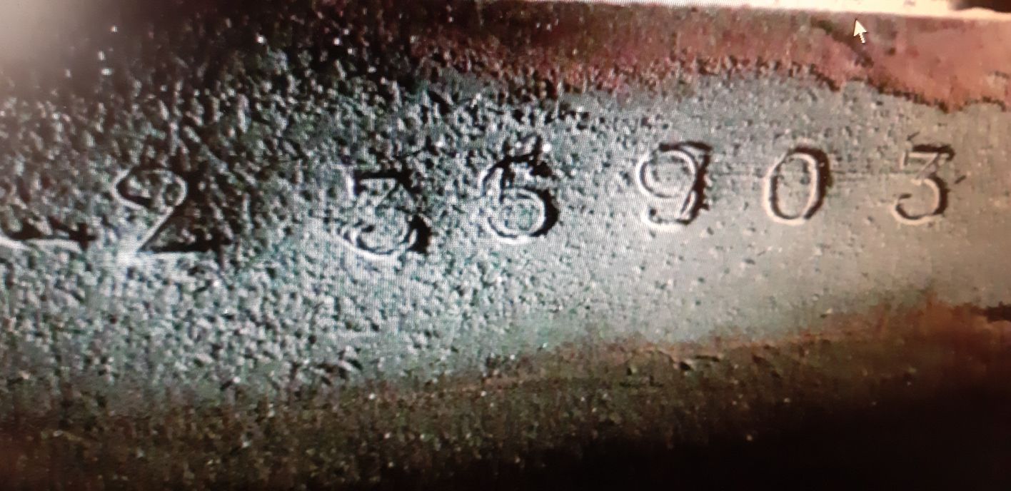 Broj utisnut preko originalnog otiska na Ford GPW šasiji